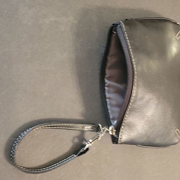 BLACK LEATHER WOMEN"S WHISTLE WALLET - Picture 9 of 14
